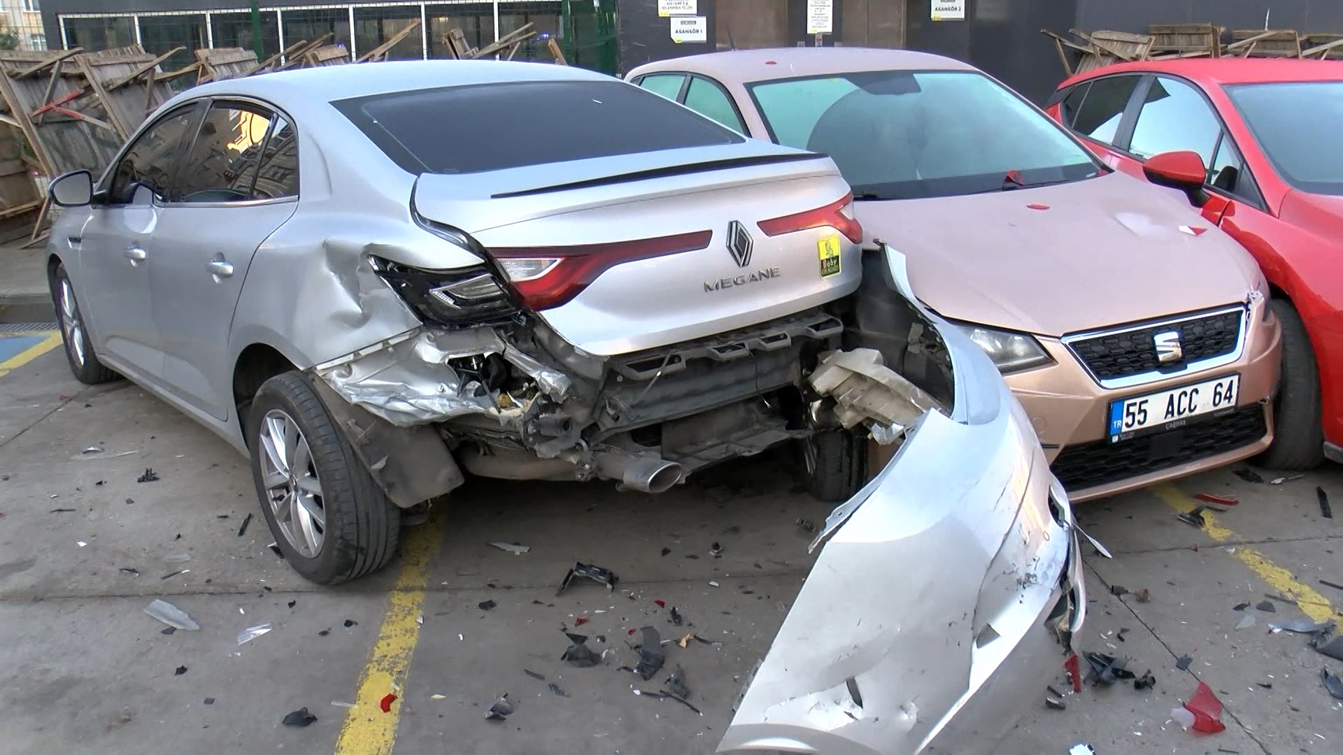 I S T A N B U L B A H C E L I E V L E R D E 9 A R A C A C A R P A N 1013144 300563