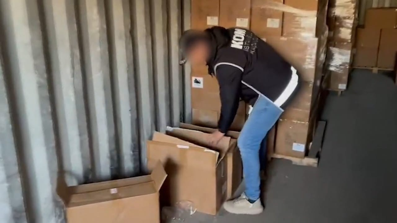 I S T A N B U L B E Y L I K D U Z U N D E T I R P A R K I N D A K I 1037385 307878