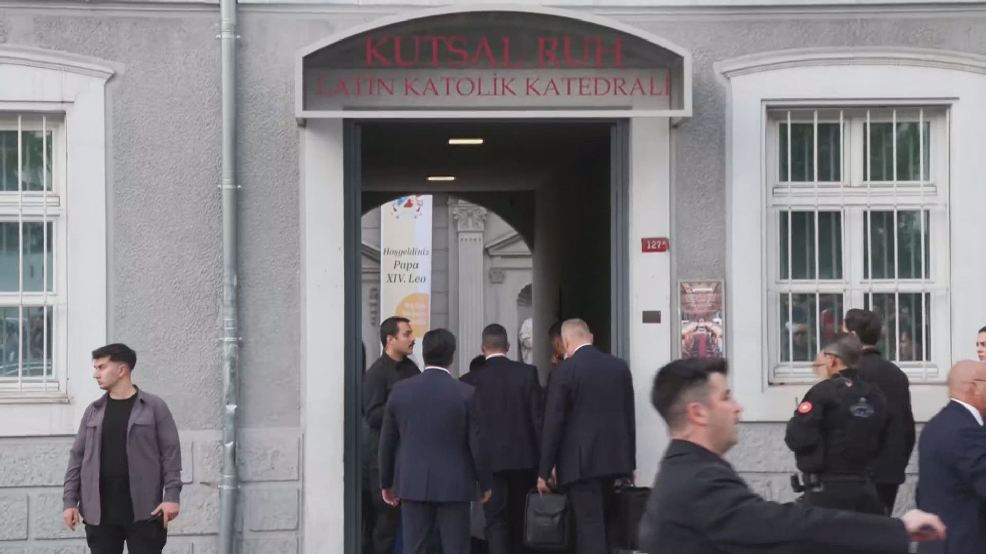 I S T A N B U L P A P A 14. L E O S A I N T E S P R I T K A T 1036964 307742