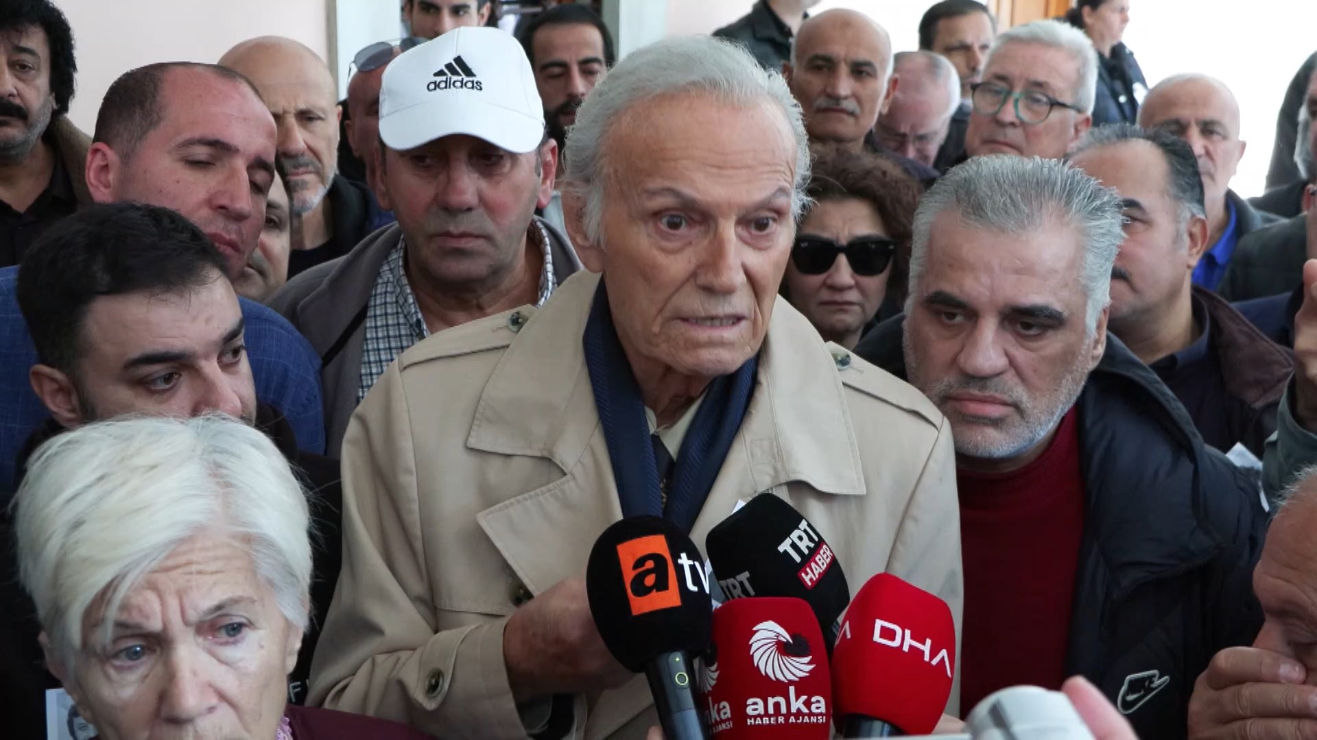 I S T A N B U L S A N A T C I E N G I N C A G L A R S O N Y O L C 995558 295350