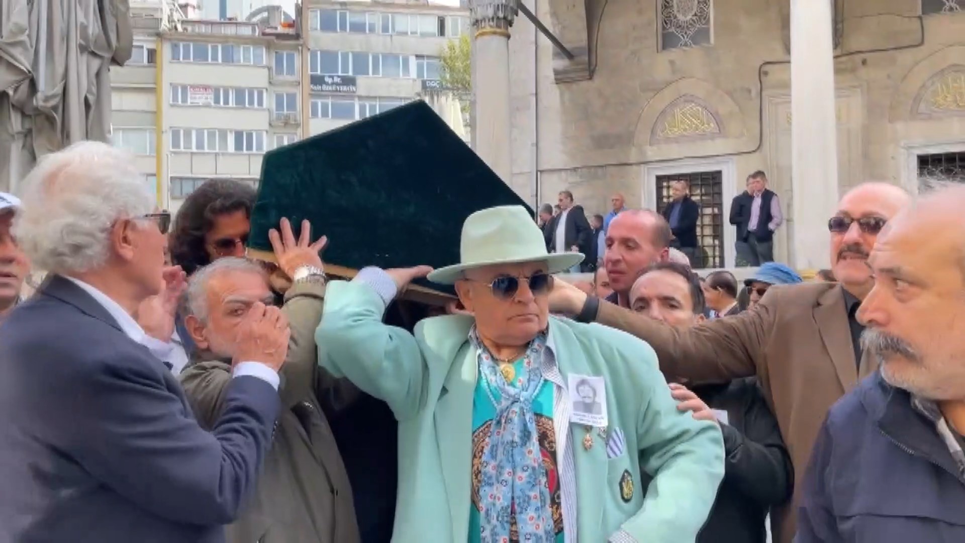 I S T A N B U L S A N A T C I E N G I N C A G L A R S O N Y O L C 995561 295350