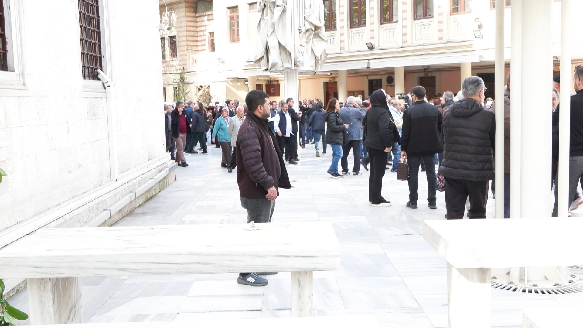 I S T A N B U L S A N A T C I E N G I N C A G L A R S O N Y O L C 995562 295350