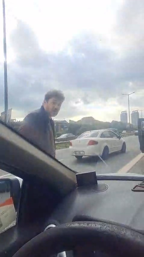 I S T A N B U L U S K U D A R D A T R A F I K T A R T I S M A S I N D 1014820 301133