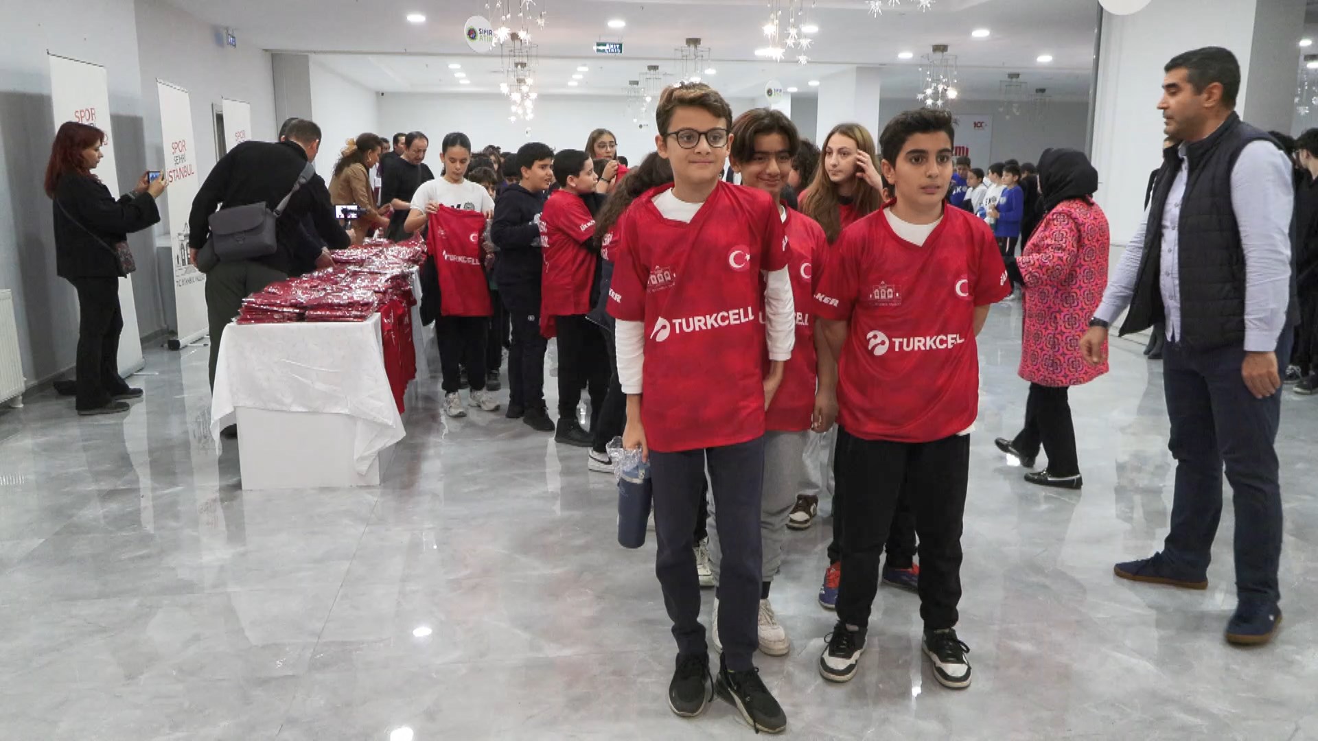 I S T A N B U L V A L I G U L H E D E F I M I Z I S T A N B U L 1026299 304538