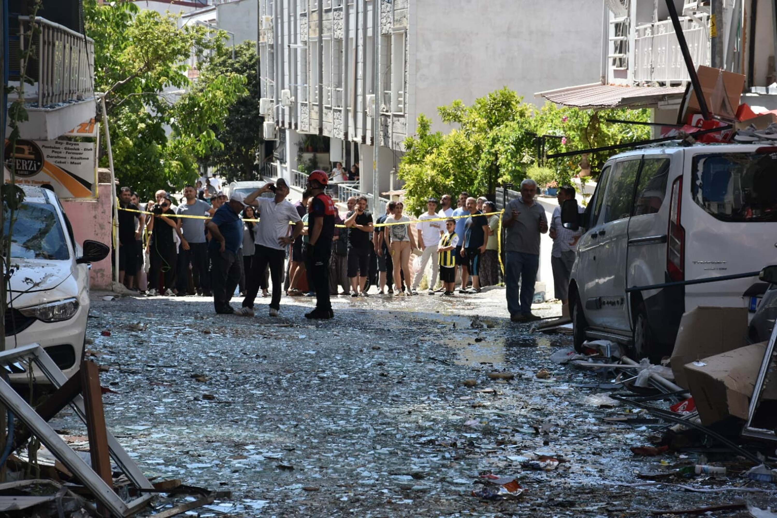 I Z M I R D E 5 K I S I N I N O L D U G U 63 K I S I N I N Y A 1012269 300317