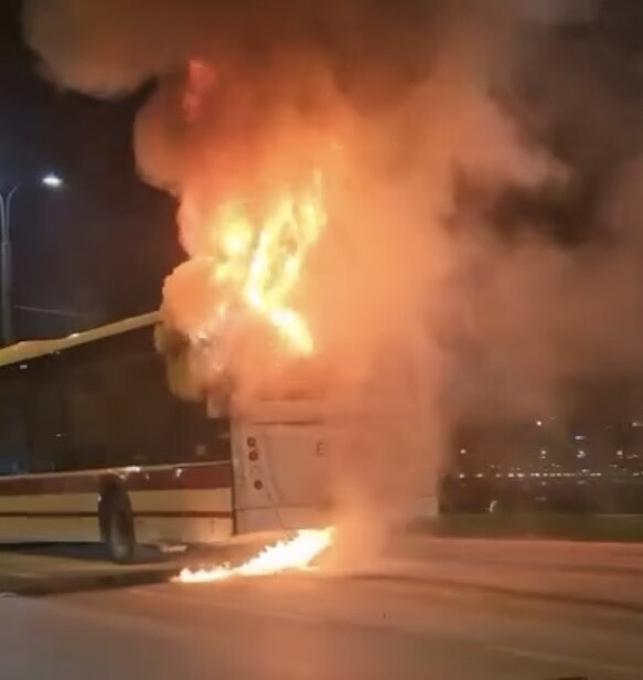 I Z M I R’ D E B E L E D I Y E O T O B U S U N D E Y A N G I N 1018565 302189