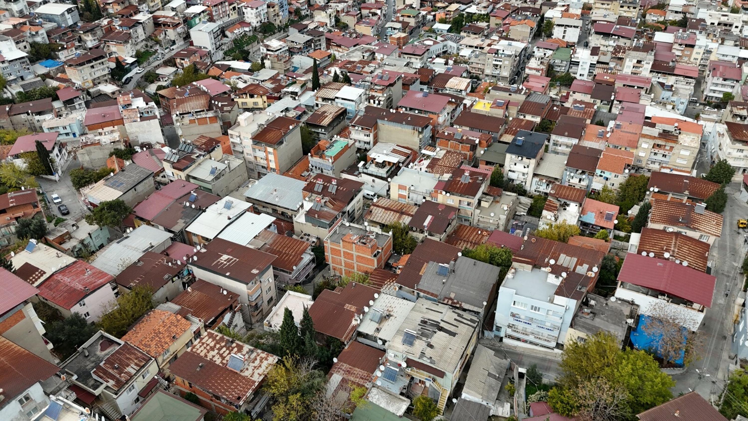 I Z M I R D E E V L E R I N D E C A T L A K L A R O L U S A N M A H A 1022689 303465