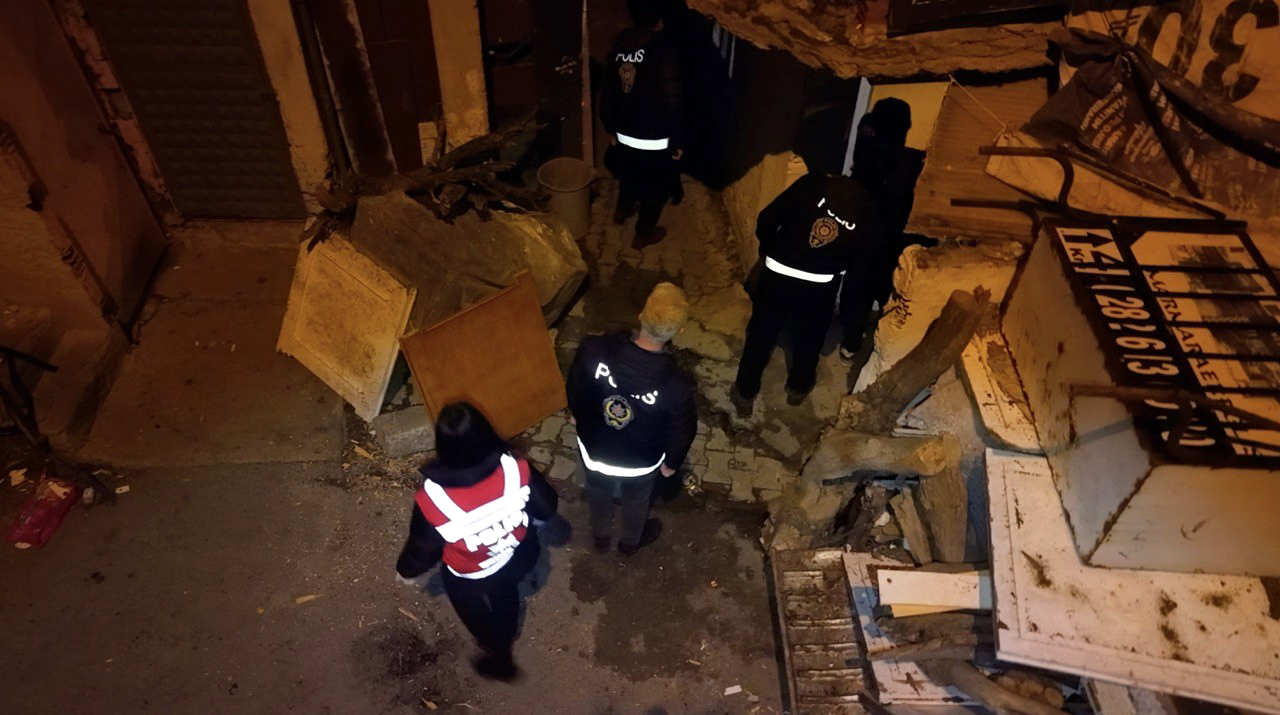 T E K I R D A G D A A S A Y I S O L A Y L A R I Y L A A N I L A N M A 1034004 306850