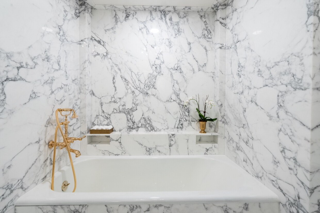 T R U M P B E Y A Z S A R A Y I N B A N Y O S U N U Y E N I L E D I 993963 294905