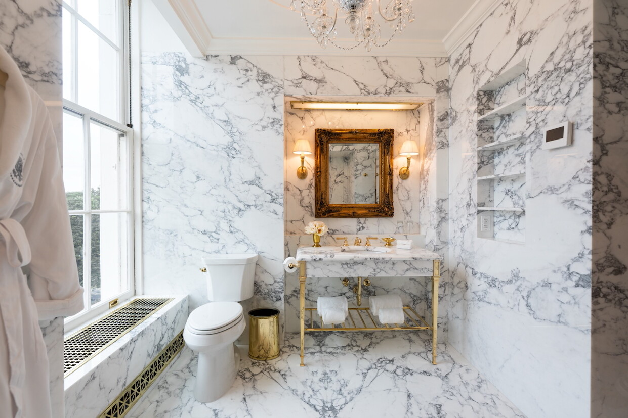 T R U M P B E Y A Z S A R A Y I N B A N Y O S U N U Y E N I L E D I 993972 294905