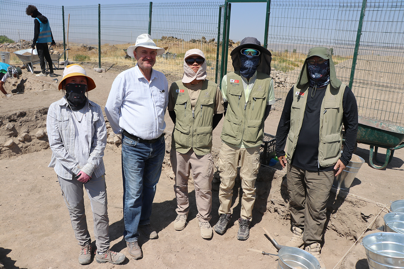 T U R K V E K O R E L I A R K E O L O G L A R D A N 4 B I N Y I L 1025389 304295