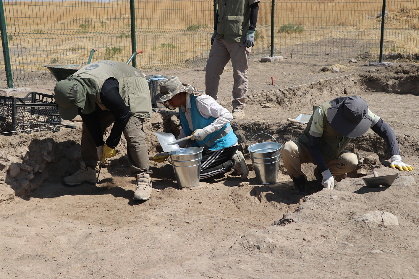 T U R K V E K O R E L I A R K E O L O G L A R D A N 4 B I N Y I L 1025392 304295