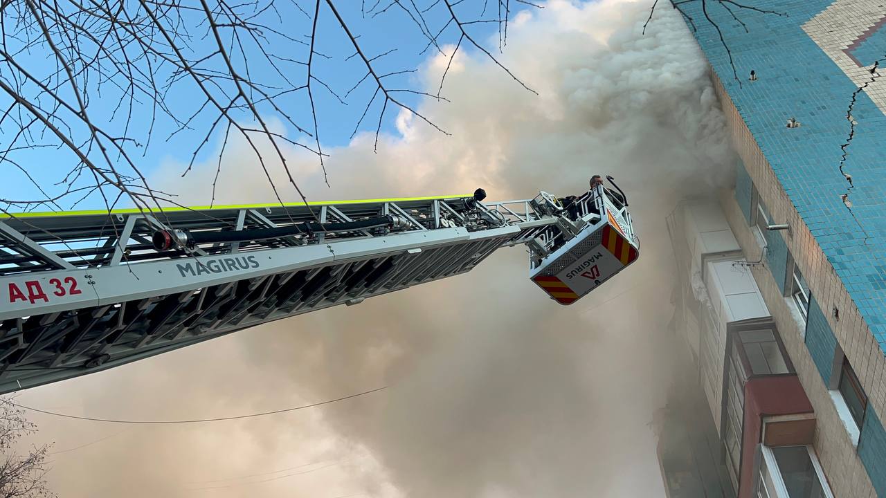 Z E L E N S K I Y R U S Y A’ N I N 48 F U Z E V E 470 T E N 1022576 303434