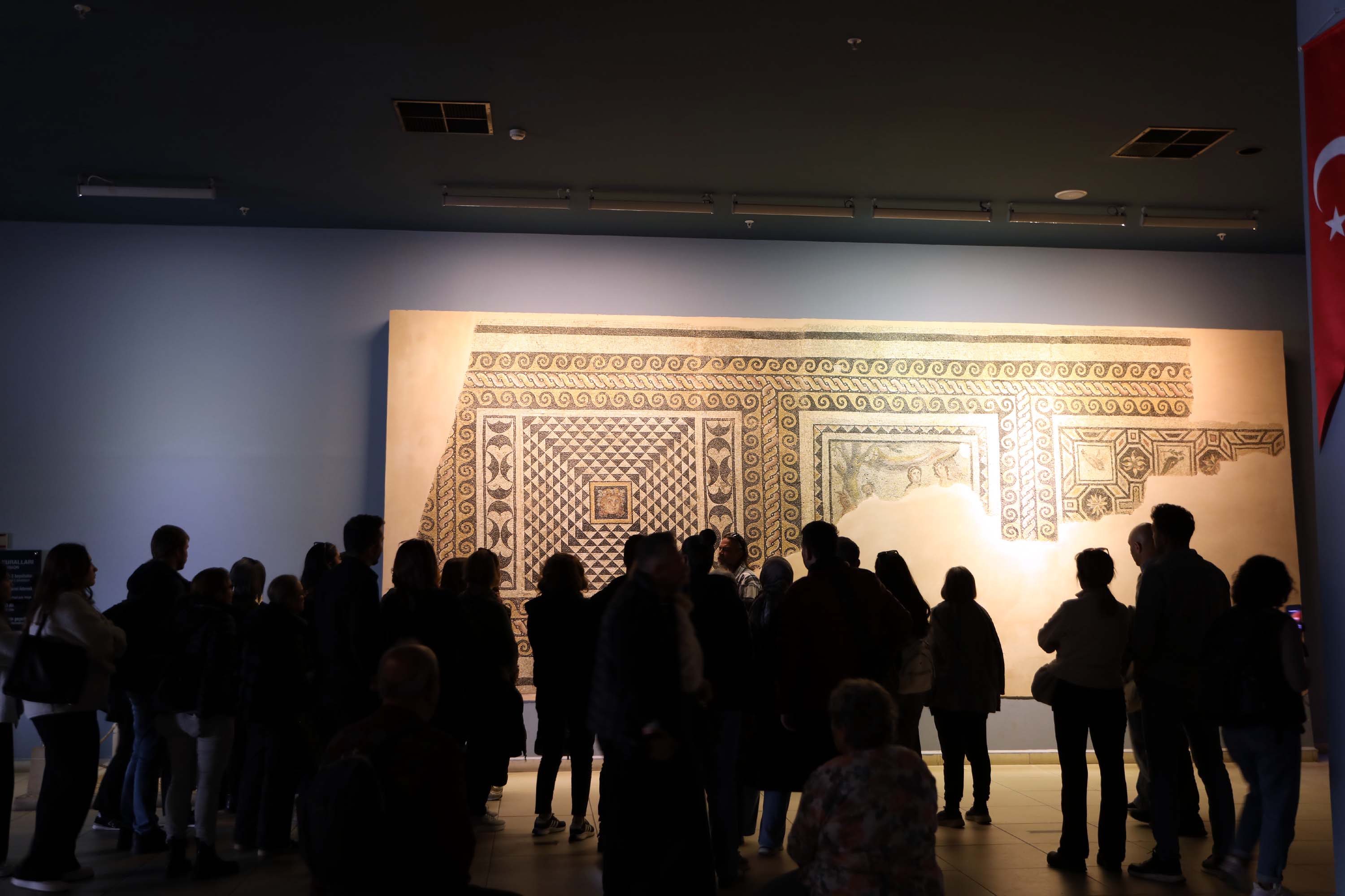 Z E U G M A M O Z A I K M U Z E S I N E R E K O R Z I Y A R E T C I 1027755 304965