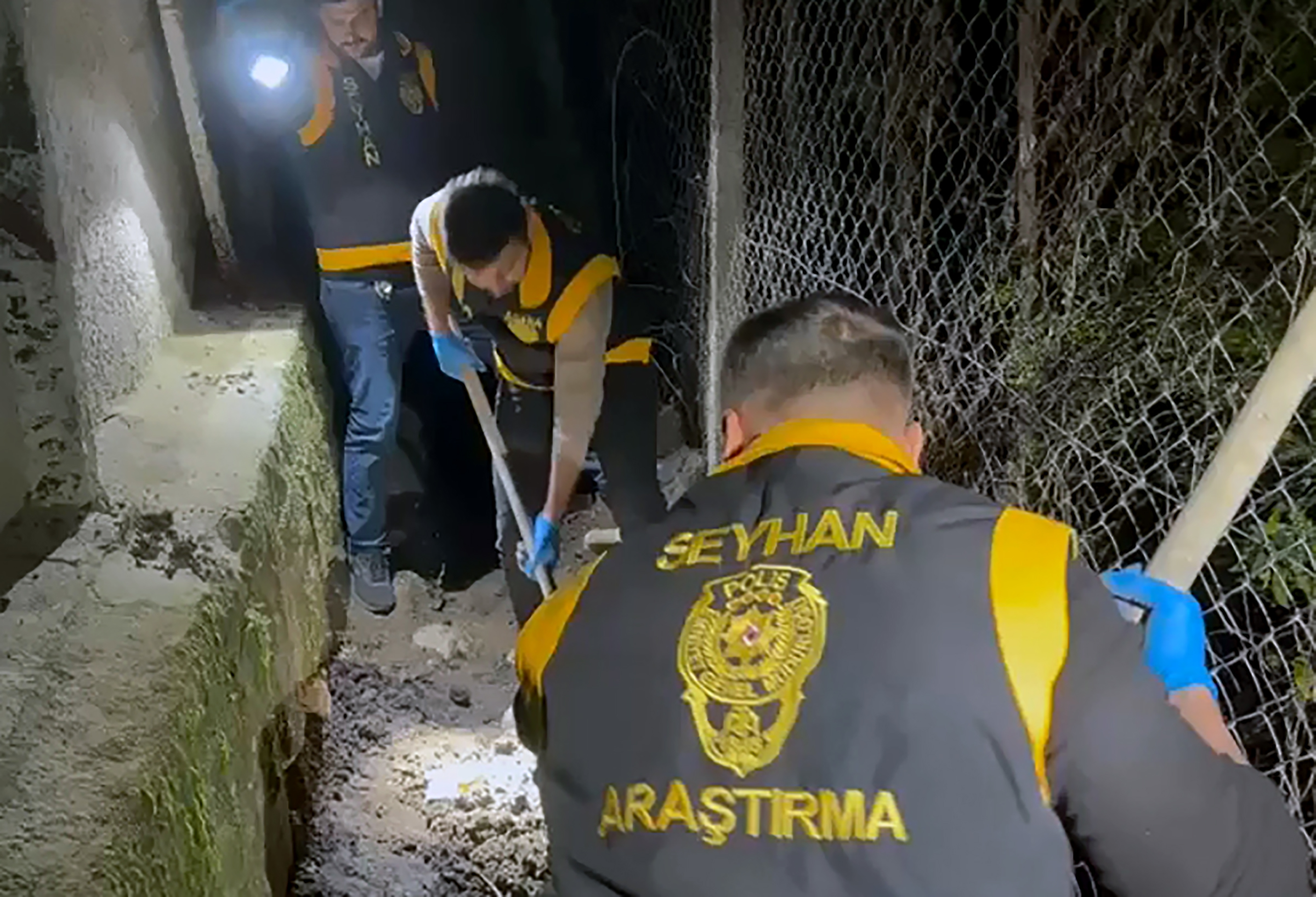 B A H C E S I N D E E L B O M B A S I V E E Y P E L E G E C I R I L 1052885 312156