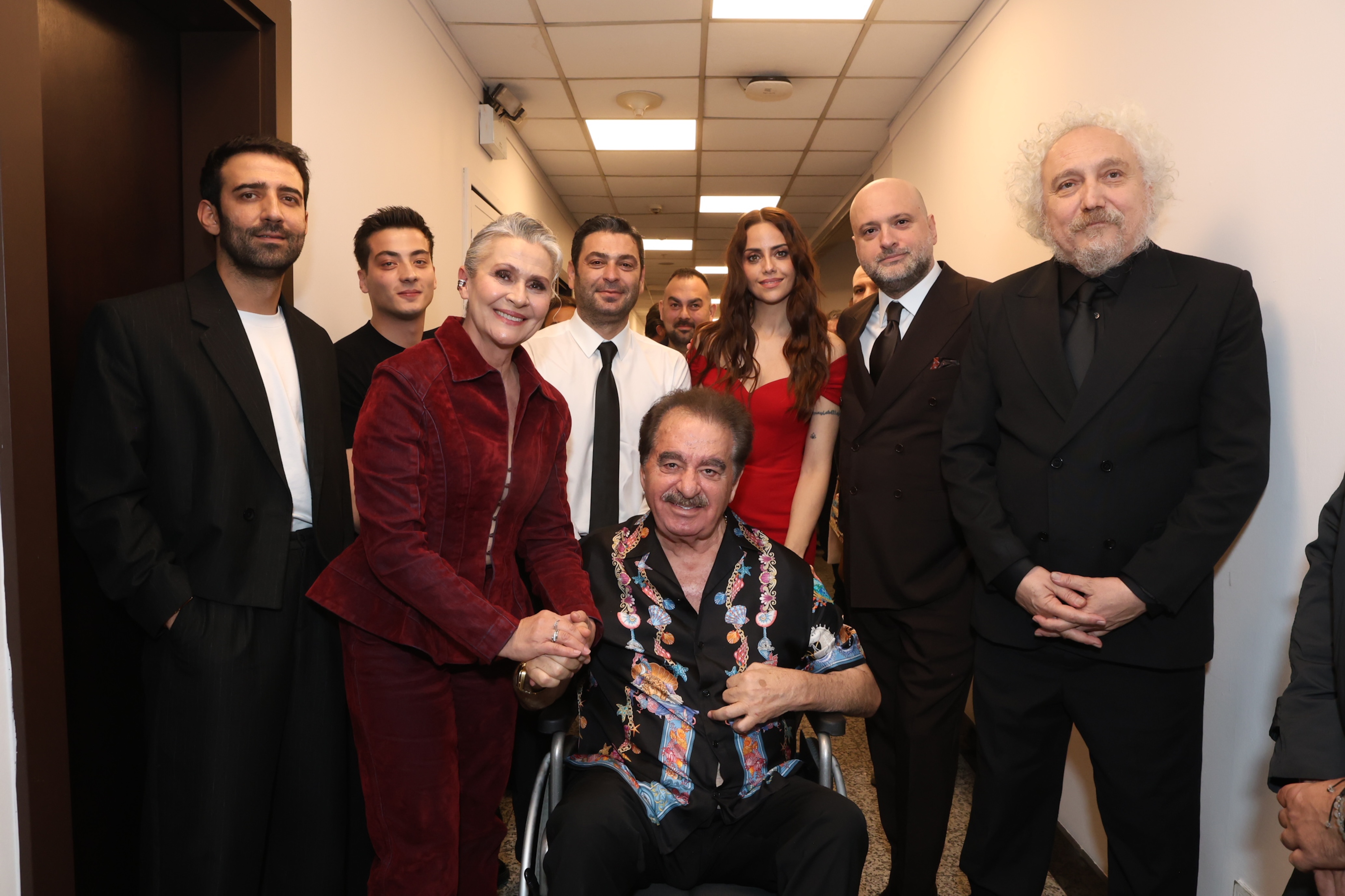 B E Y A Z P E R D E Y E P O S T A C I G E L I Y O R F R A G M A N E 1054562 312927