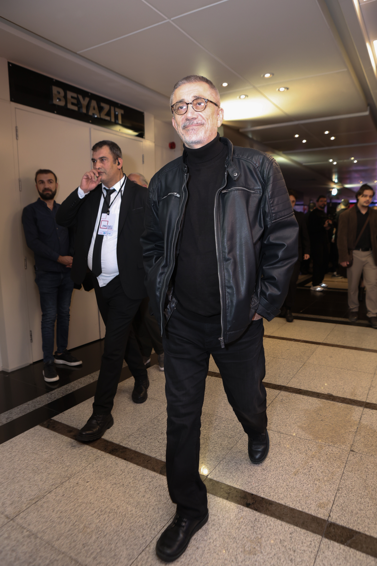 B E Y A Z P E R D E Y E P O S T A C I G E L I Y O R F R A G M A N E 1054563 312927