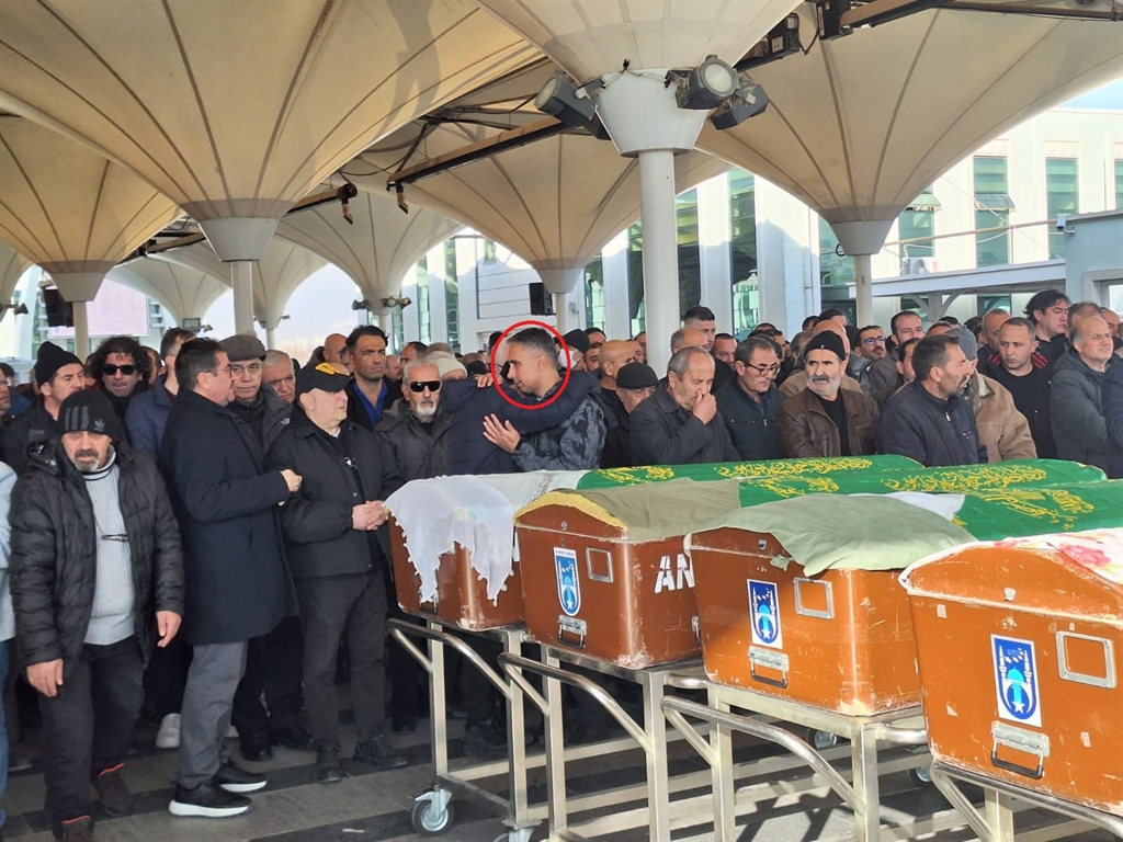 G U L H A N A L T I N L A R I I C I N O L D U R U L M U S U S T K O 1073962 318656