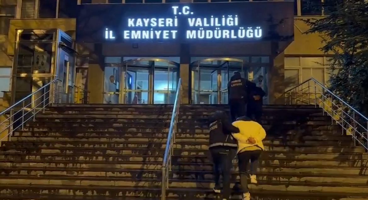 I R A N L I S U P H E L I L E R I N M I D E L E R I N D E U Y U S T U R U 1054483 312908