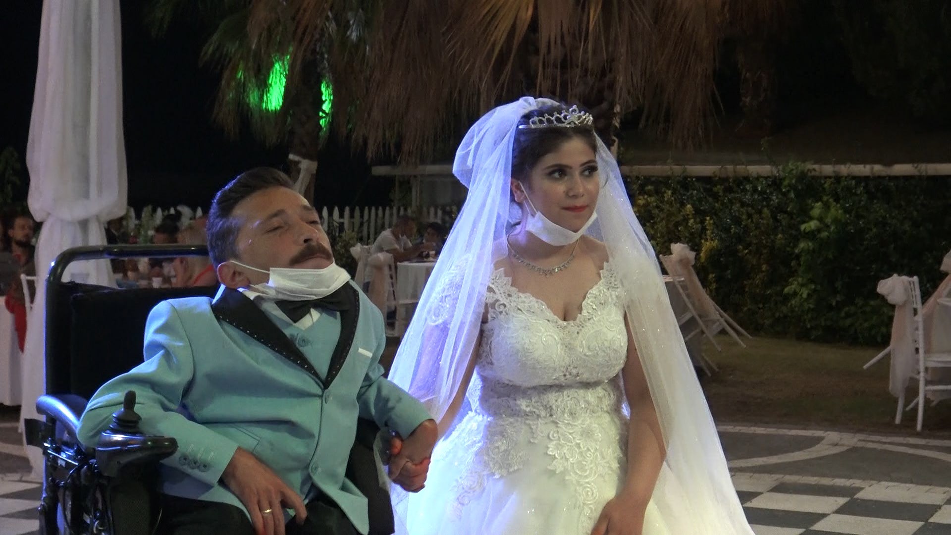 I S T A N B U L A I L E L E R I K A R S I C I K M I S T I E V L I 1044395 309936-1