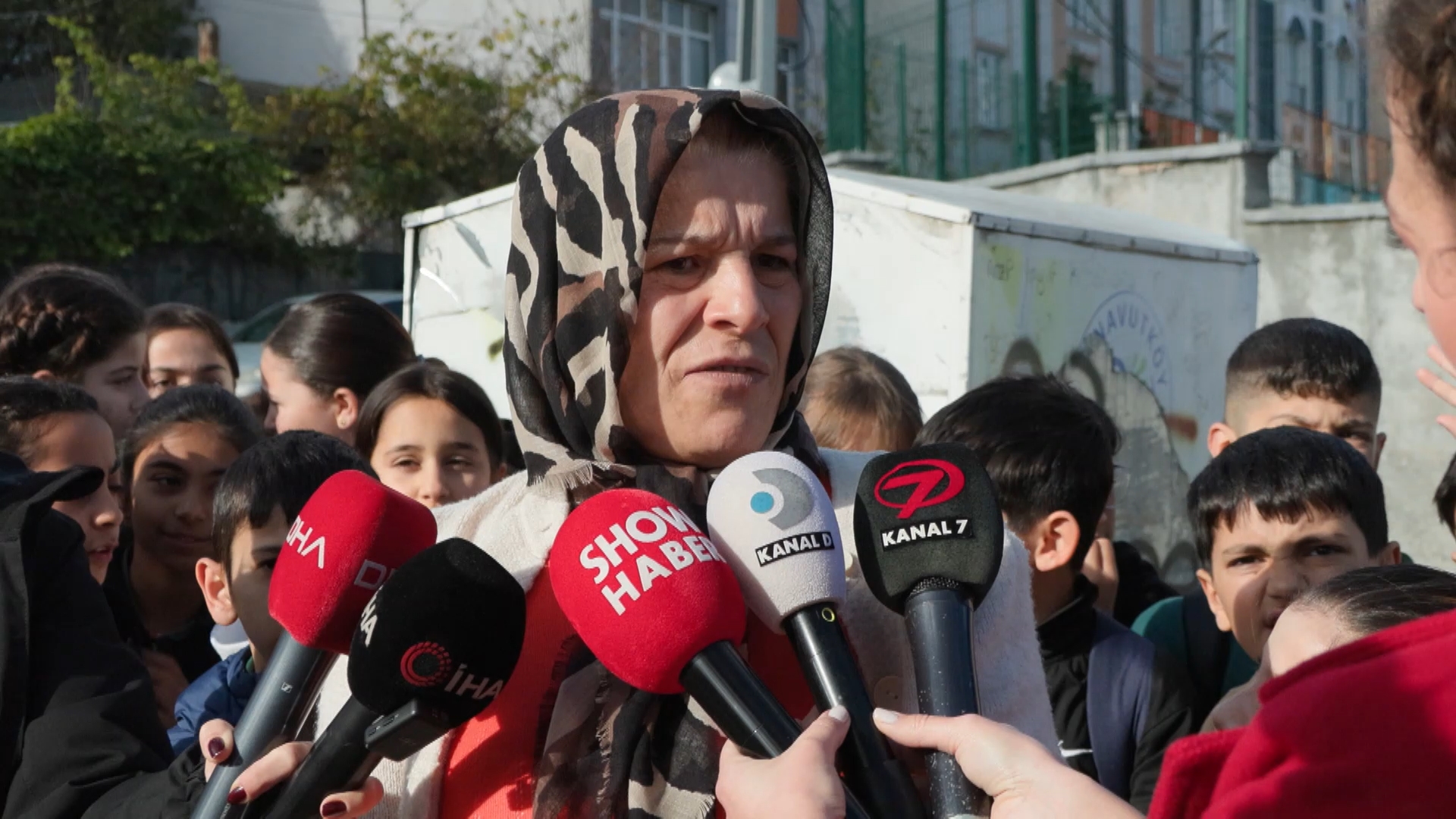 I S T A N B U L A R N A V U T K O Y’ D E O K U L M U D U R U N U N 1058450 314101