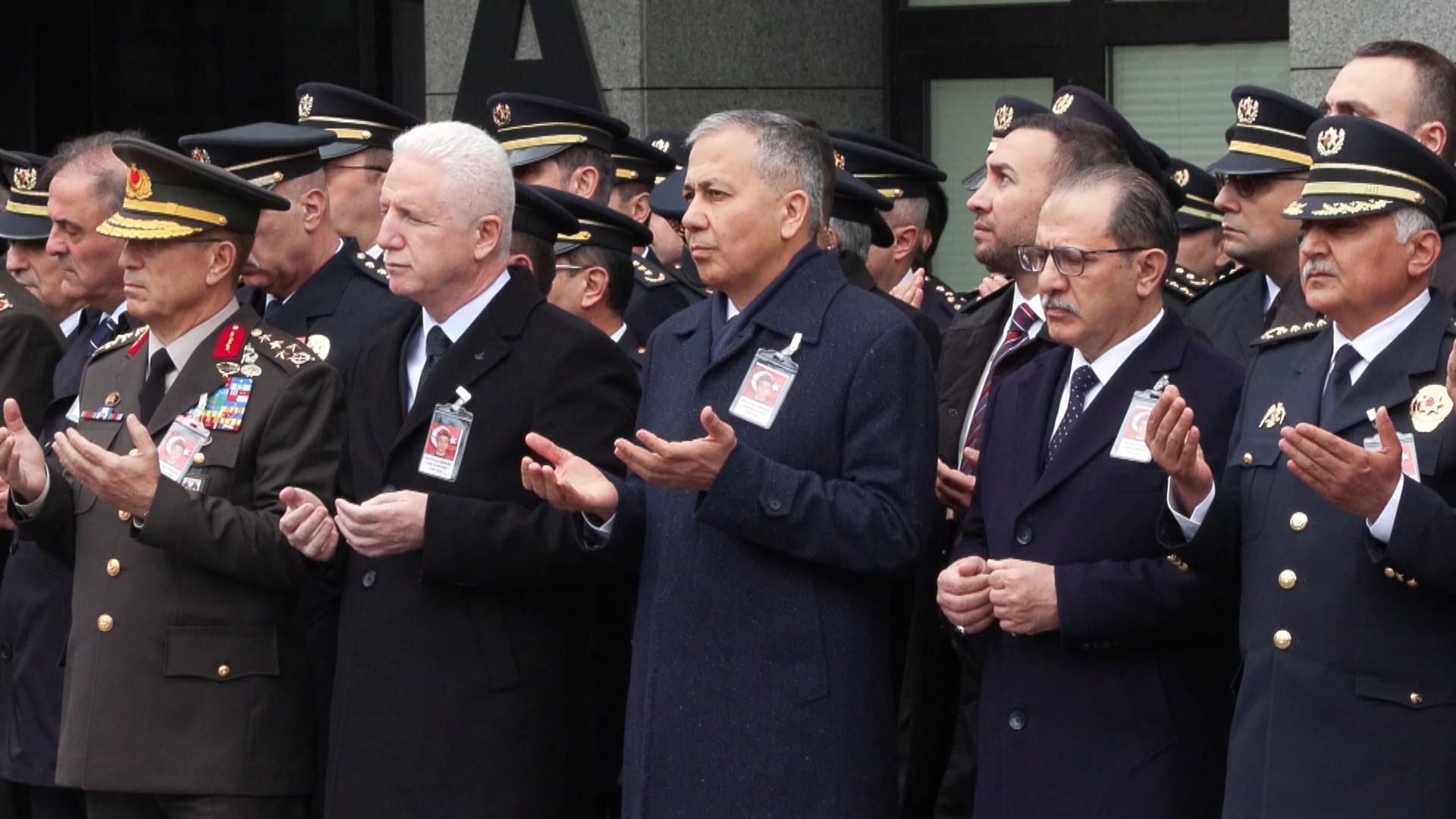 I S T A N B U L S E H I T P O L I S M E M U R U E M R E A L B A Y R 1054028 312748