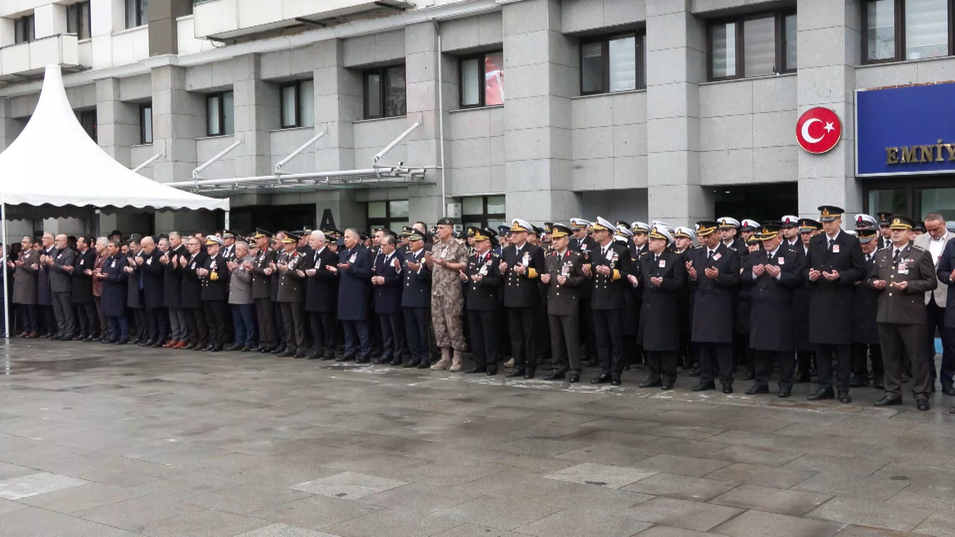 I S T A N B U L S E H I T P O L I S M E M U R U E M R E A L B A Y R 1054031 312748