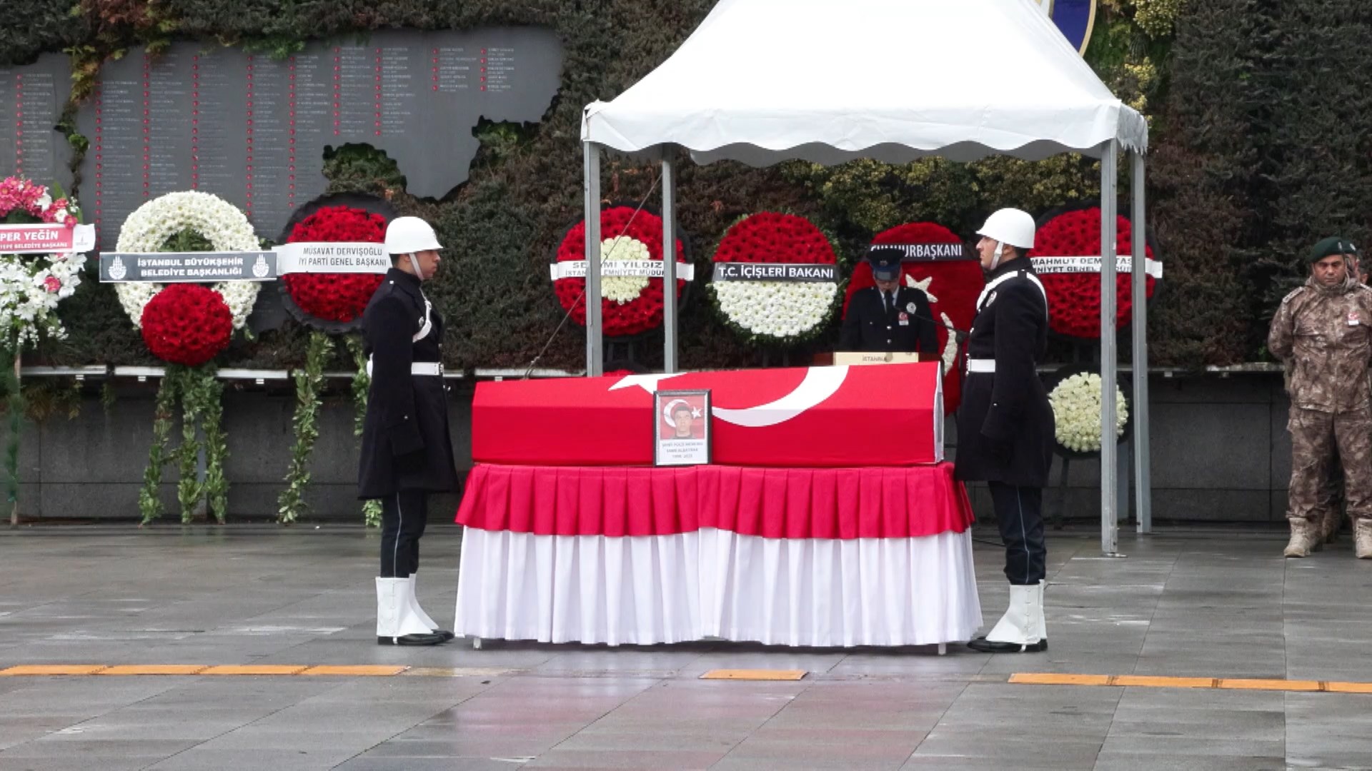 I S T A N B U L S E H I T P O L I S M E M U R U E M R E A L B A Y R 1054034 312748