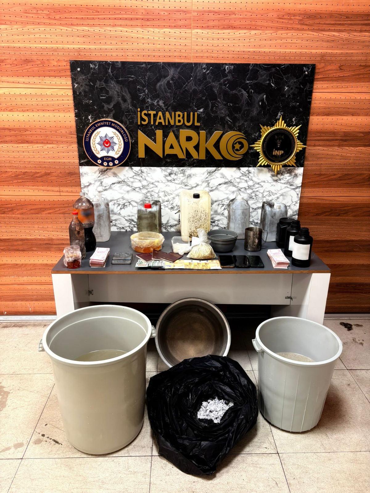 I S T A N B U L S I S L I D E U Y U S T U R U C U O P E R A S Y O N U 1062963 315402