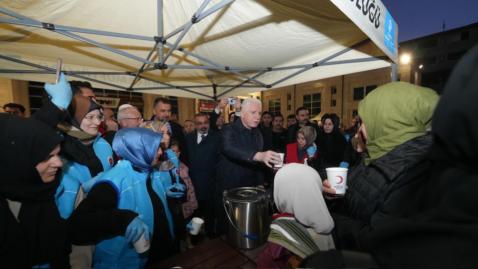 I S T A N B U L – V A L I G U L ‘ A I L E L E R S A B A H N A M A 1062650 315279