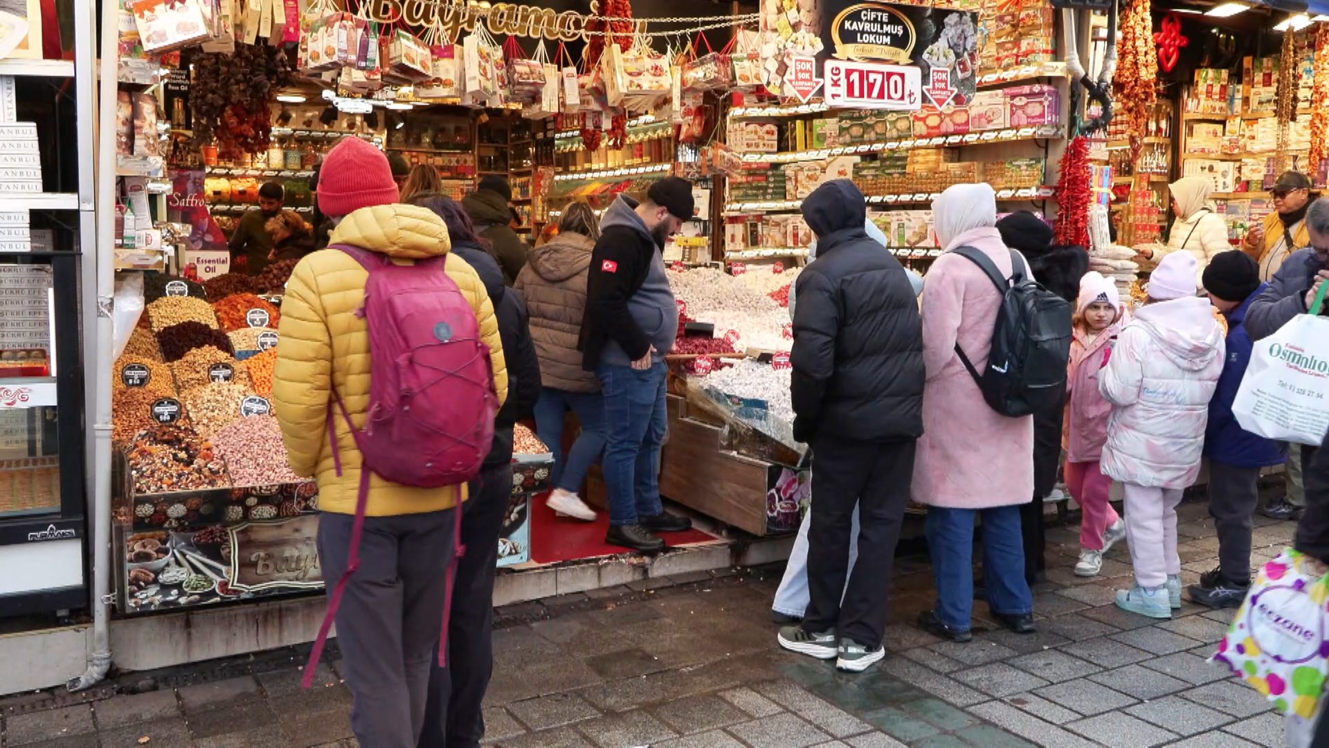 I S T A N B U L Y E N I Y I L A B I R G U N K A L A E M I N O N 1088341 323051