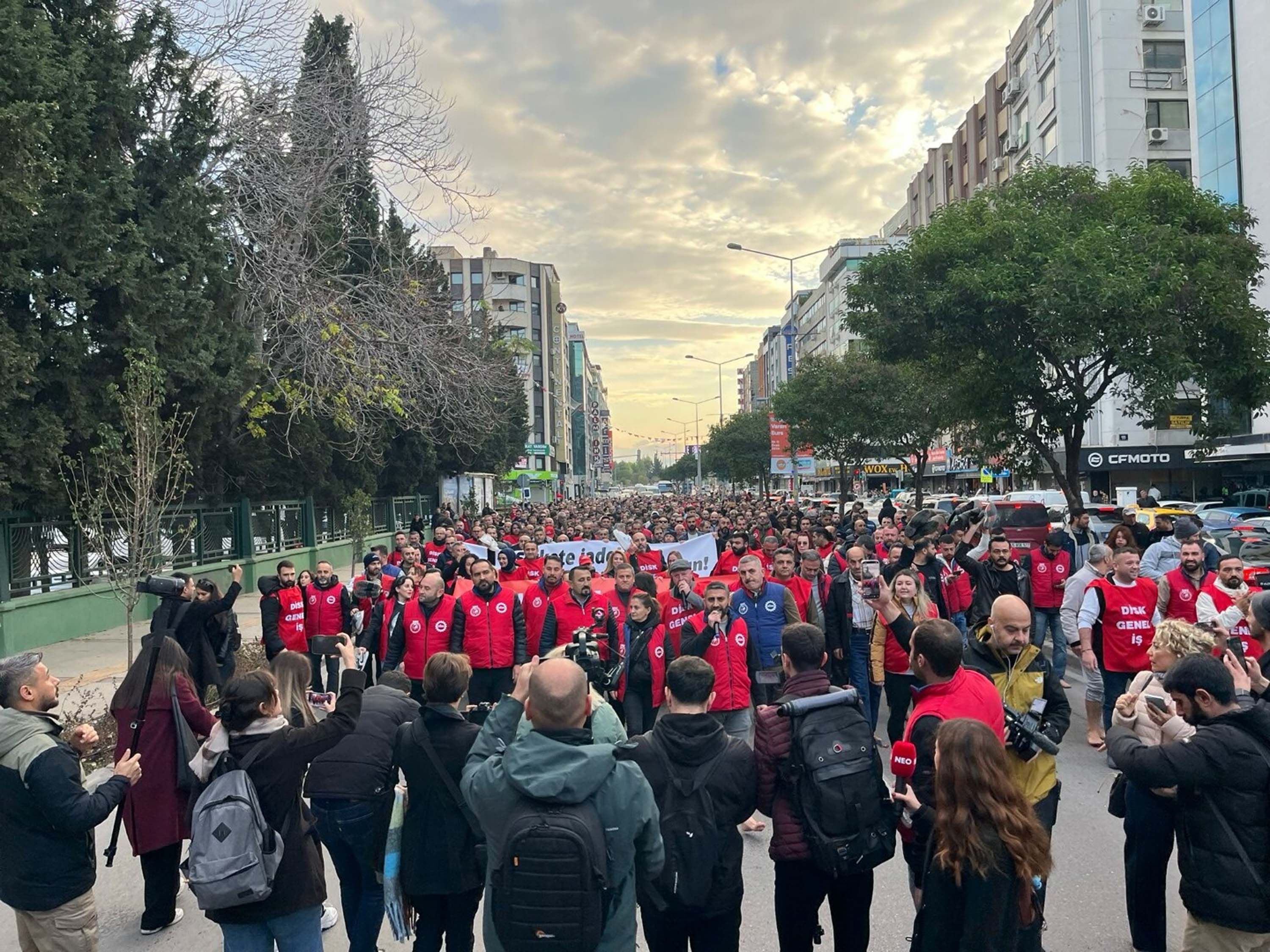 I Z M I R D E B E L E D I Y E I S C I L E R I C I P L A K A Y A K L 1053244 312504