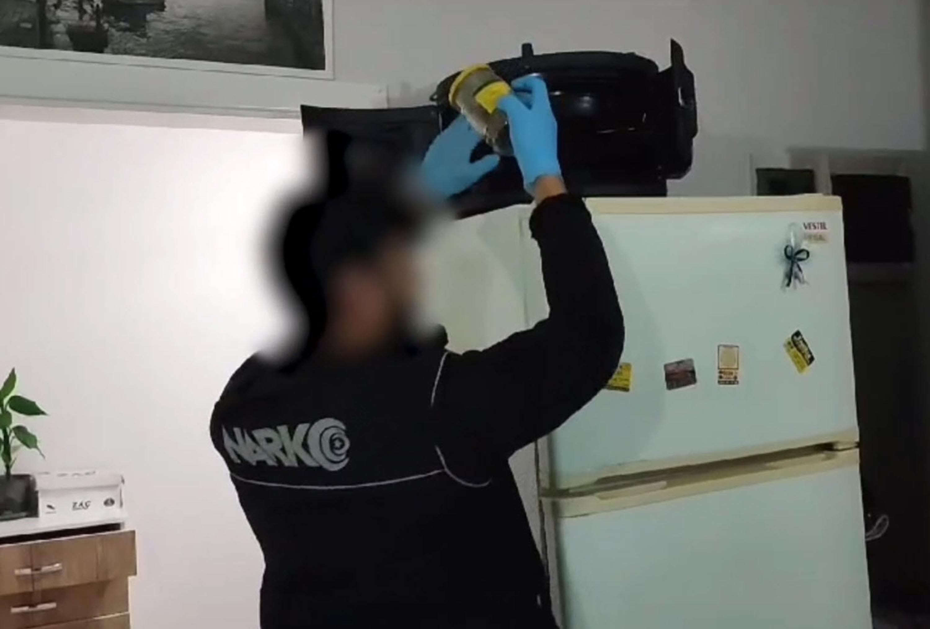 I Z M I R D E U Y U S T U R U C U O P E R A S Y O N U N A 18 T U T U 1074091 318711