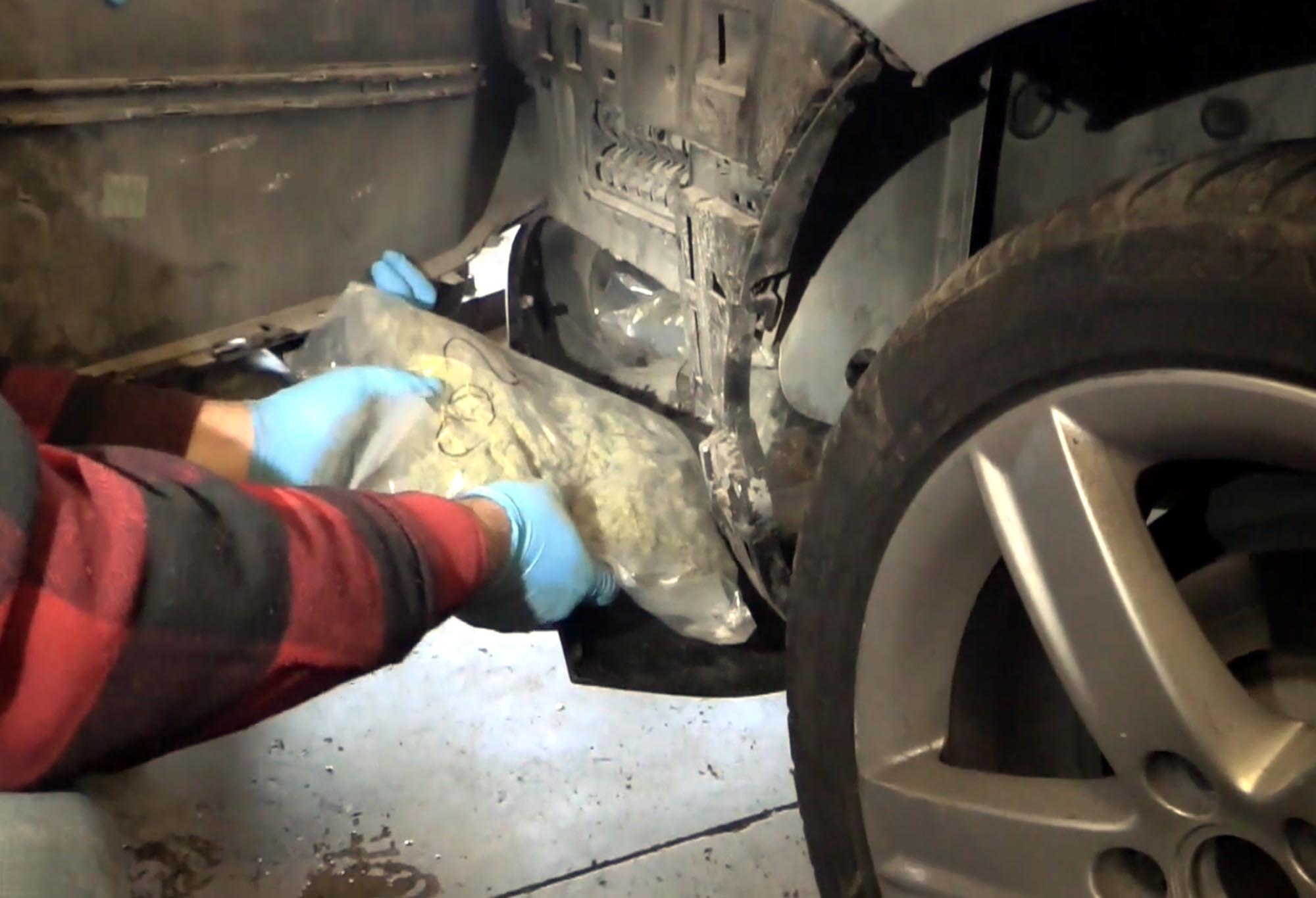 K A P I K U L E D E O T O M O B I L D E 22 K I L O E S R A R E L 1079040 320228