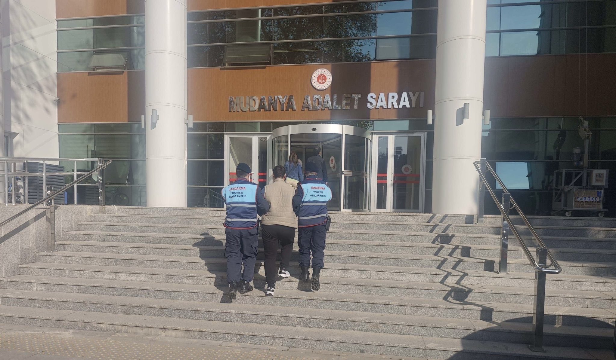 K O M S U S U N U N 4 M I L Y O N L I R A L I K Z I Y N E T E S Y A S 1054741 312994