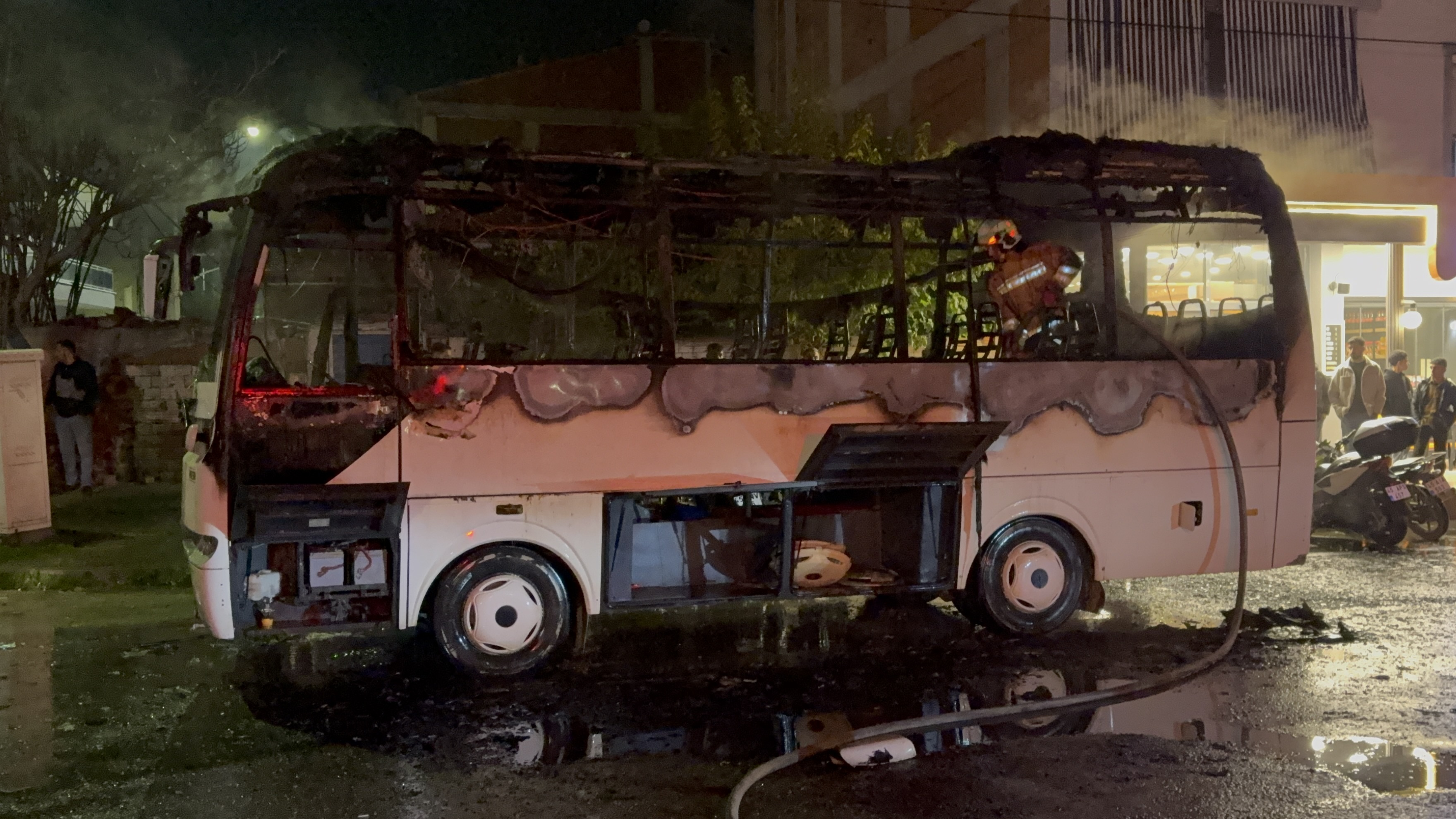 M I D I B U S T E C I K A N Y A N G I N P A R K H A L I N D E K I 5 1075643 319145