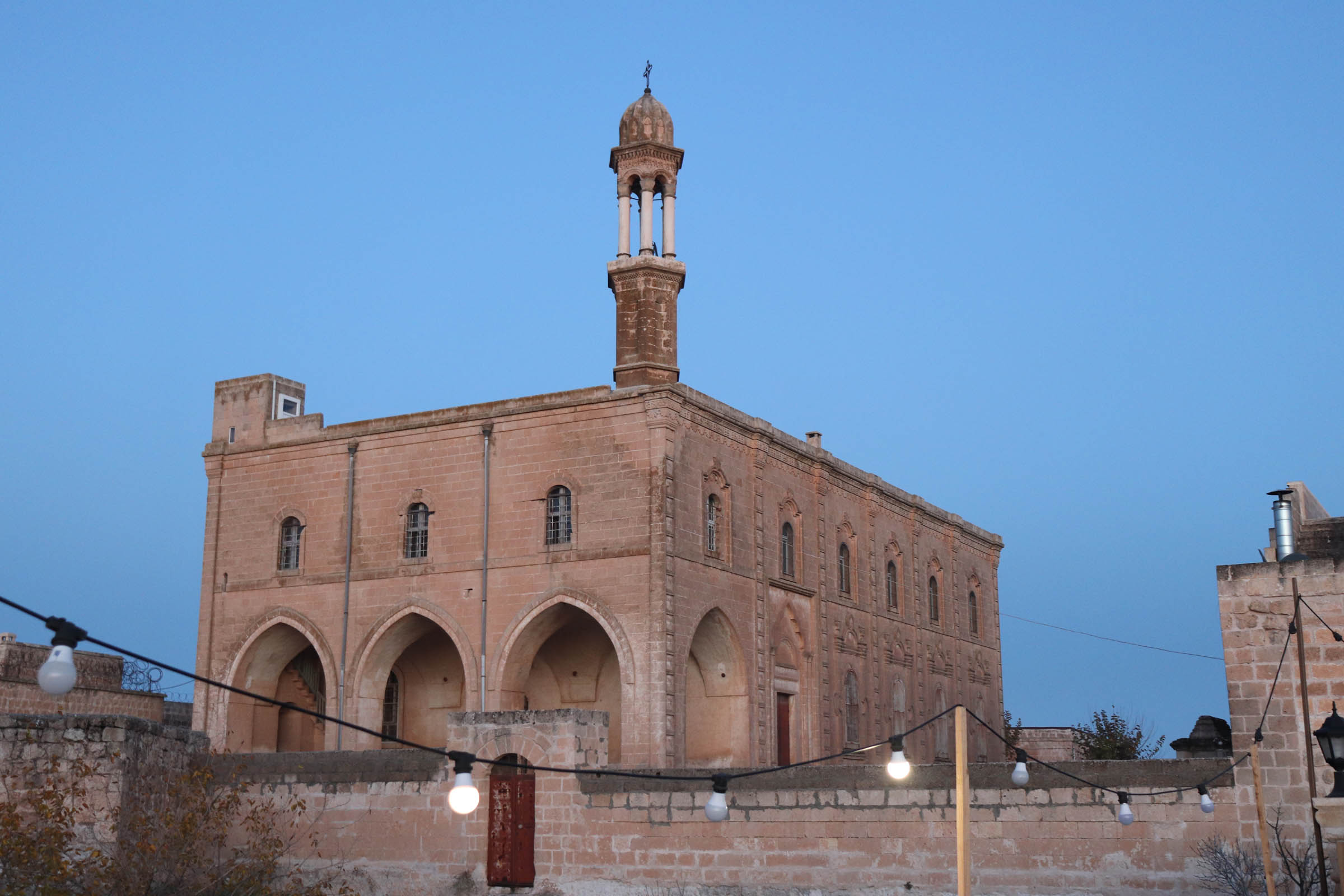 M I D Y A T’ T A T U R I Z M K I S I N D A D E V A M E D I Y O R 1073063 318402