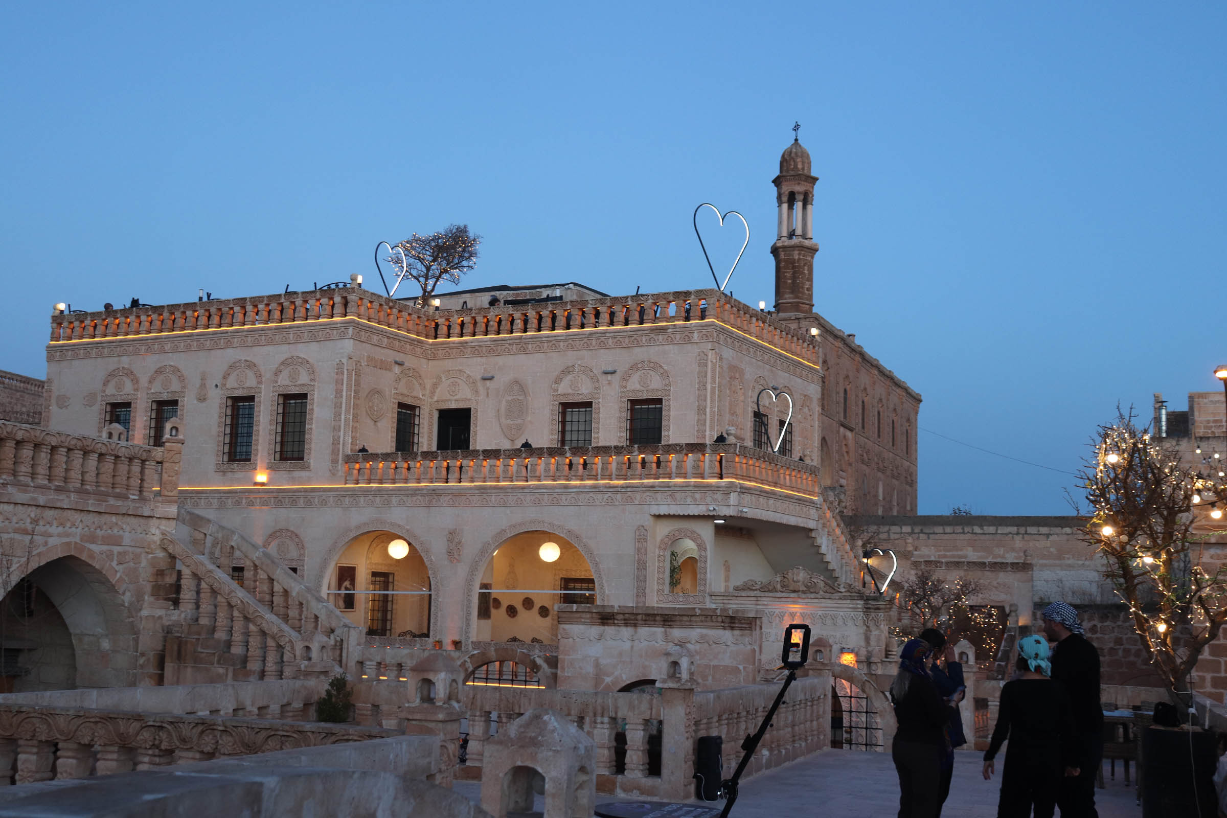 M I D Y A T’ T A T U R I Z M K I S I N D A D E V A M E D I Y O R 1073064 318402