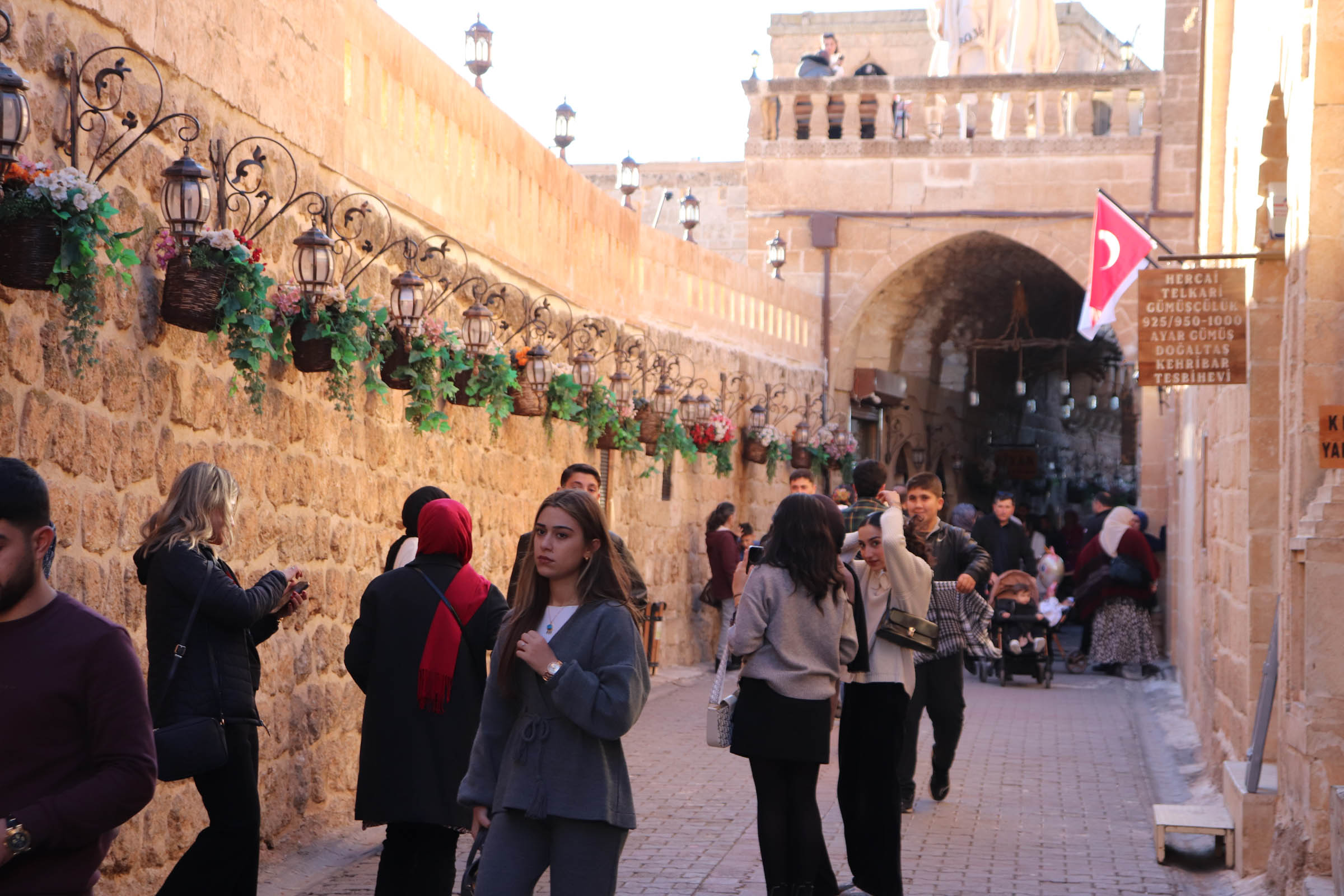 M I D Y A T’ T A T U R I Z M K I S I N D A D E V A M E D I Y O R 1073070 318402