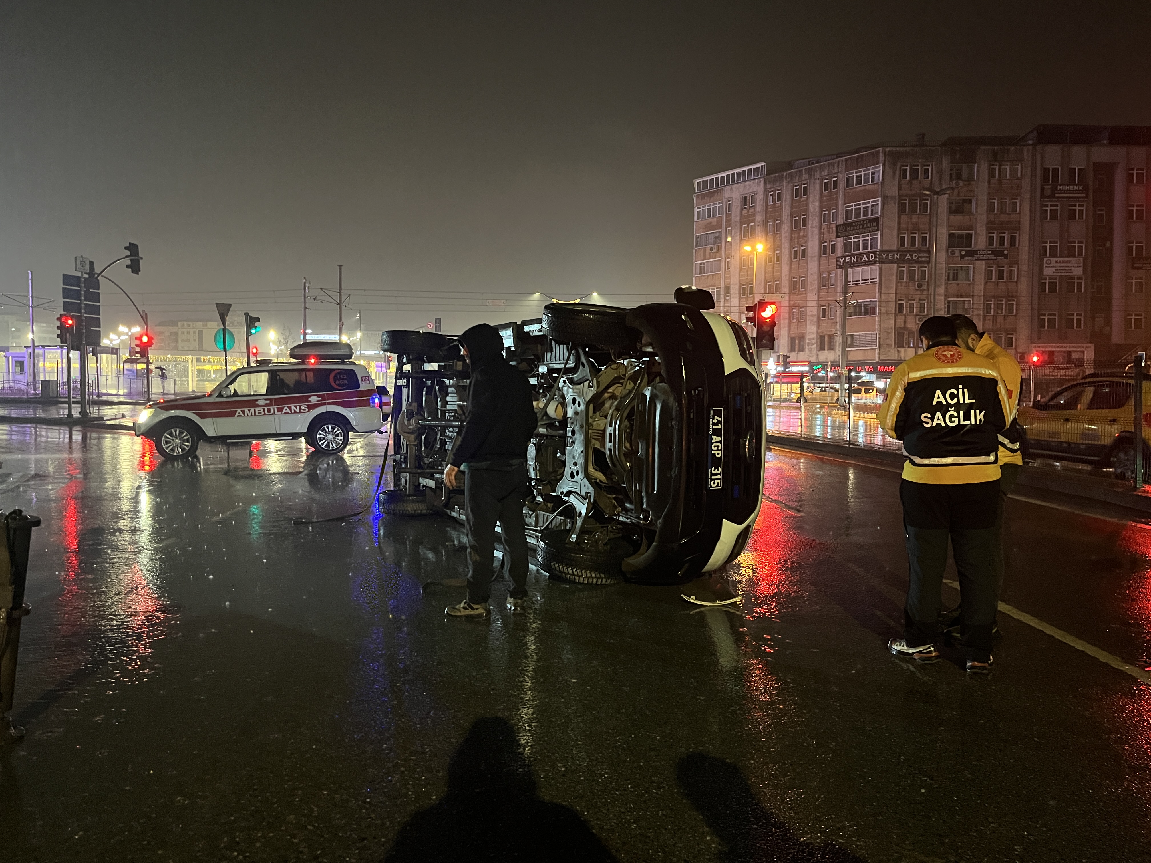 M I N I B U S I L E C A R P I S A N A M B U L A N S D E V R I L D I 1074019 318684