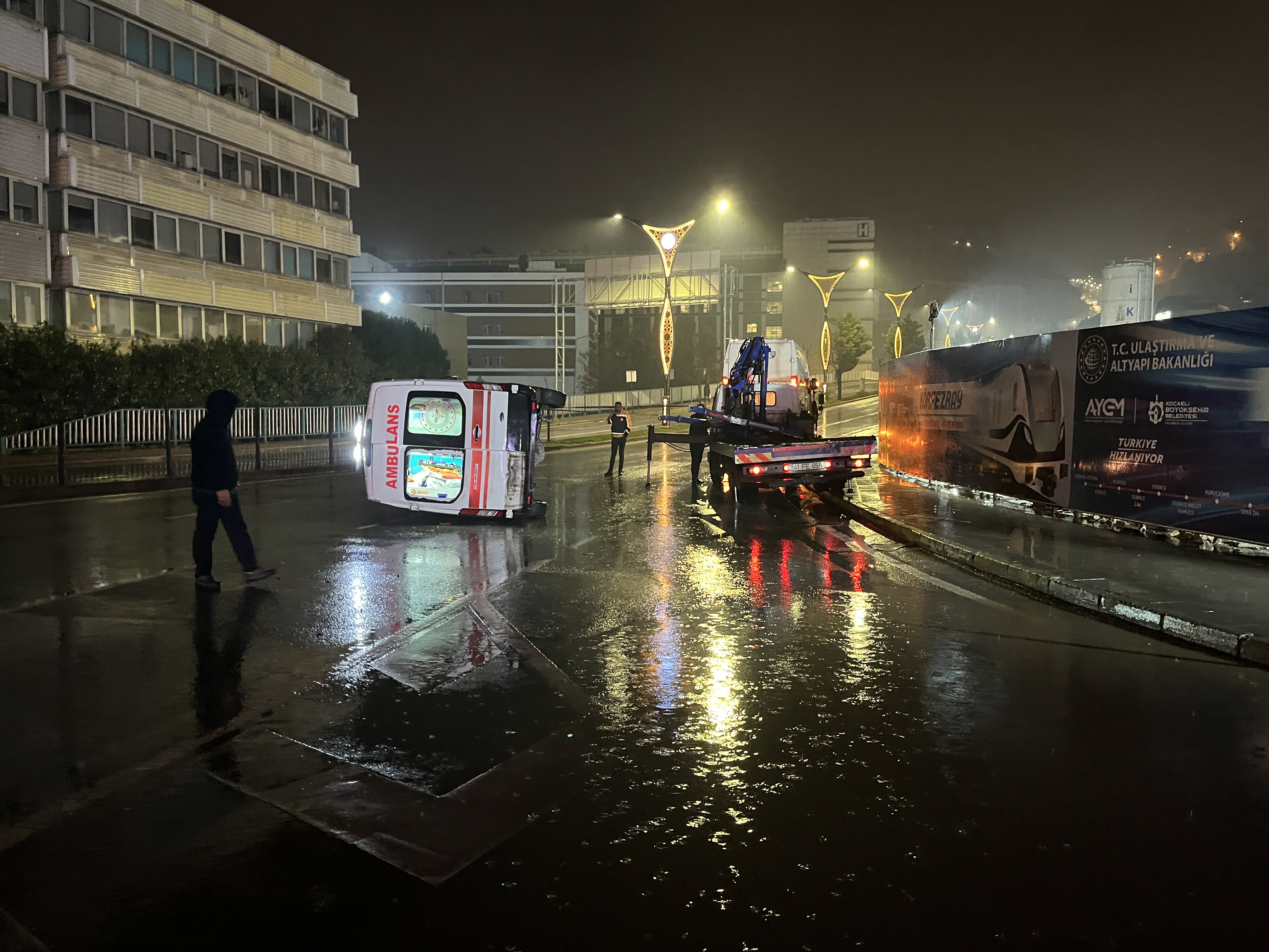 M I N I B U S I L E C A R P I S A N A M B U L A N S D E V R I L D I 1074021 318684