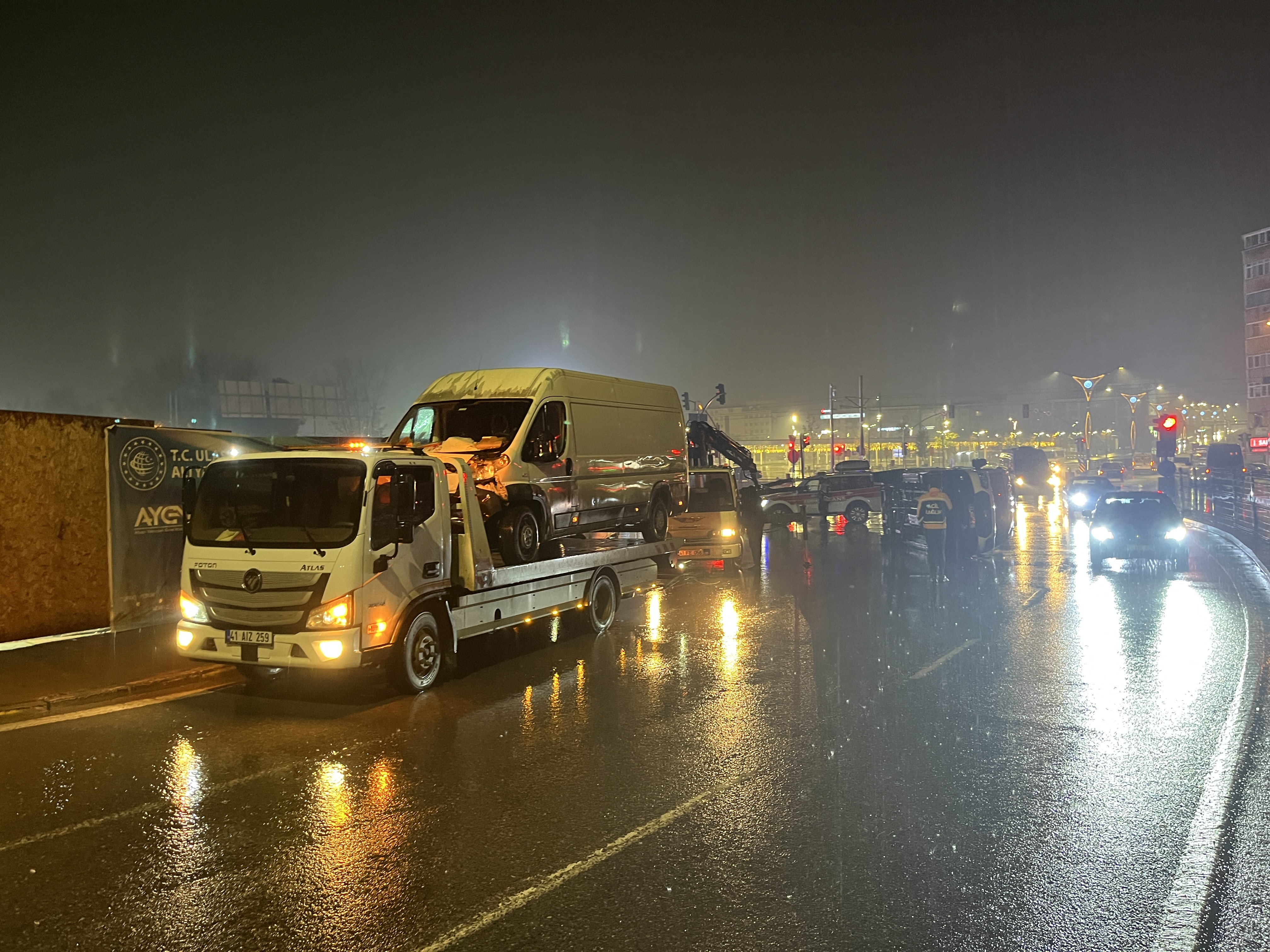 M I N I B U S I L E C A R P I S A N A M B U L A N S D E V R I L D I 1074022 318684