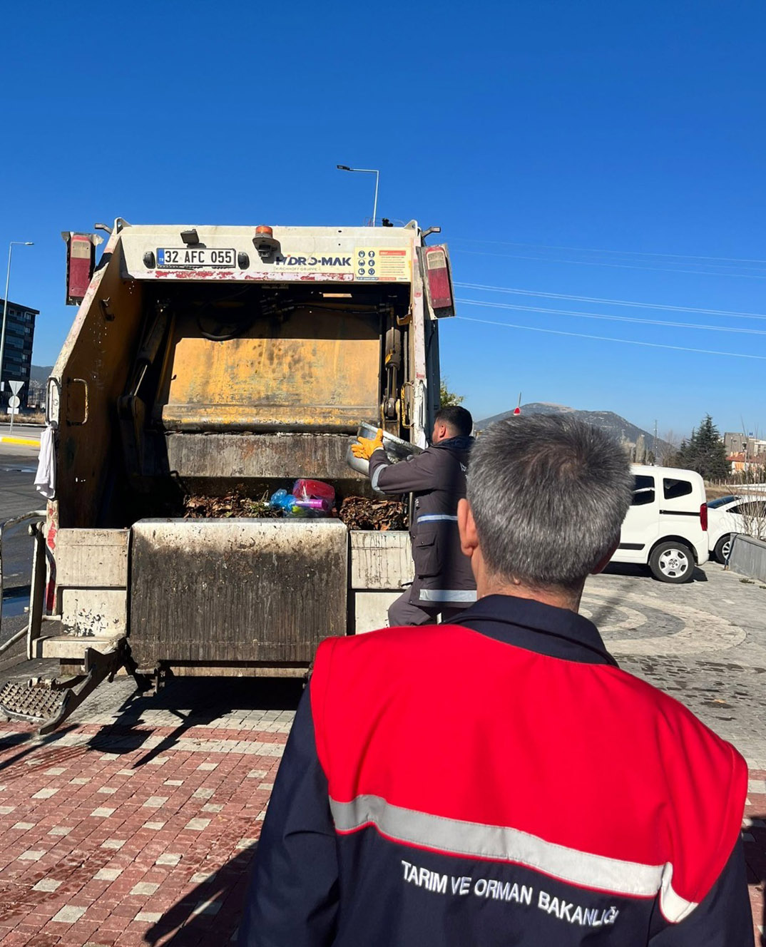 O T O B U S L E U Y G U N S U Z T A S I N A N S A R M A V E D O L M A 1064000 315710