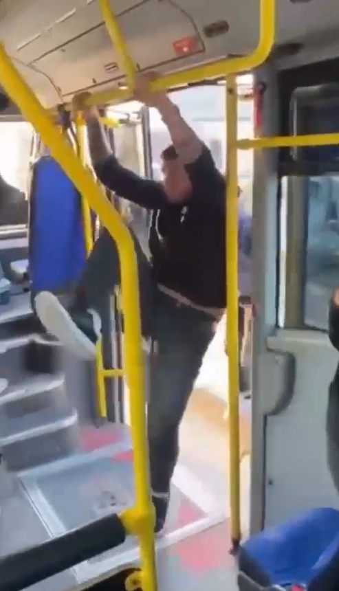 O T O B U S T E T A R T I S T I K L A R I Y O L C U Y A S A T I R L A S 1059947 314558