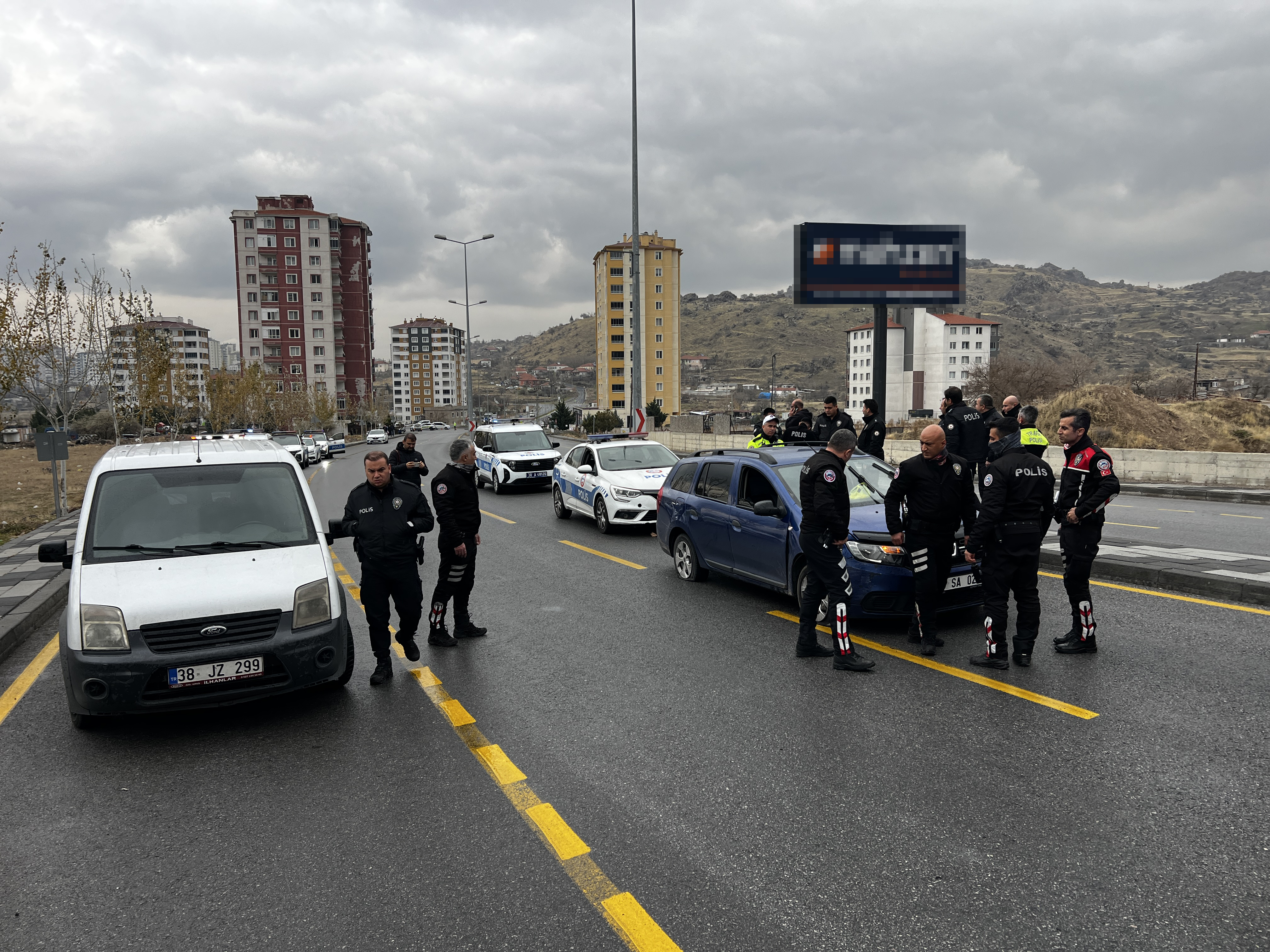 P O L I S T E N K A C A N E H L I Y E T S I Z S U R U C U O T O M O B 1053922 312721