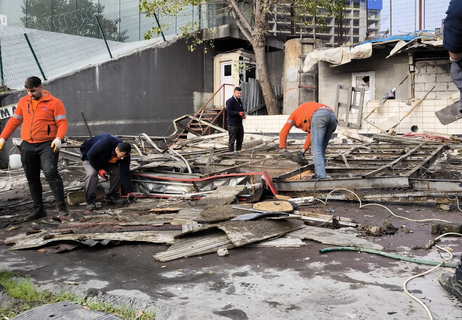 S I S L I’ D E K A C A K V E R U H S A T A A Y K I R I Y A P I L A R 1062422 315257