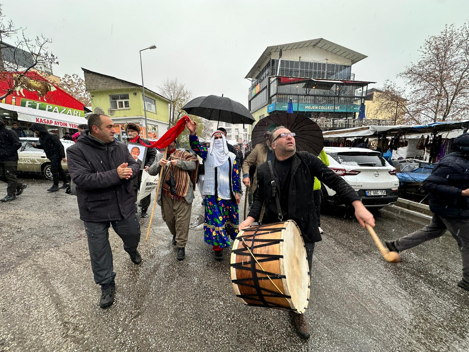 T U N C E L I D E Y E N I Y I L ‘ G A G A N’ G E L E N E G I Y L E 1089414 323397