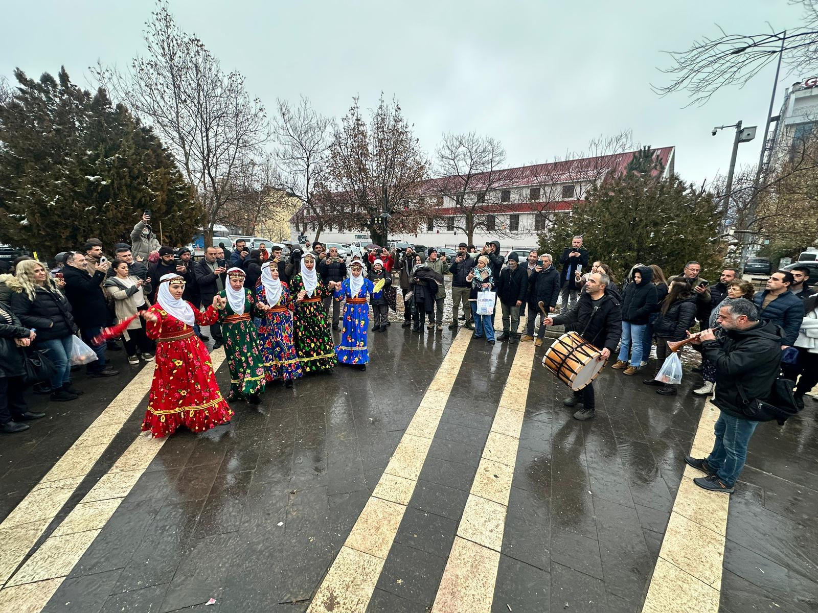 T U N C E L I D E Y E N I Y I L ‘ G A G A N’ G E L E N E G I Y L E 1089419 323397