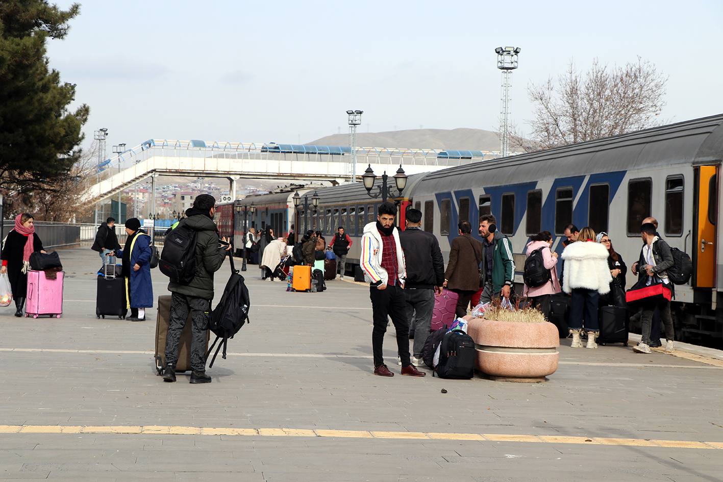 V A N’ A Y I L B A S I I C I N I R A N L I A K I N I 1080391 320664