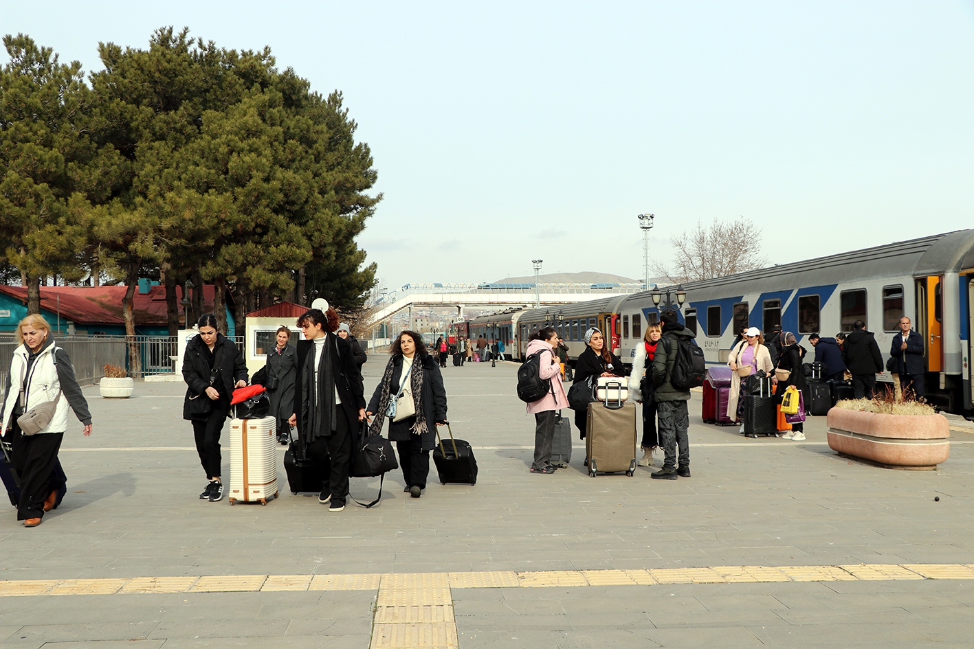 V A N’ A Y I L B A S I I C I N I R A N L I A K I N I 1080397 320664